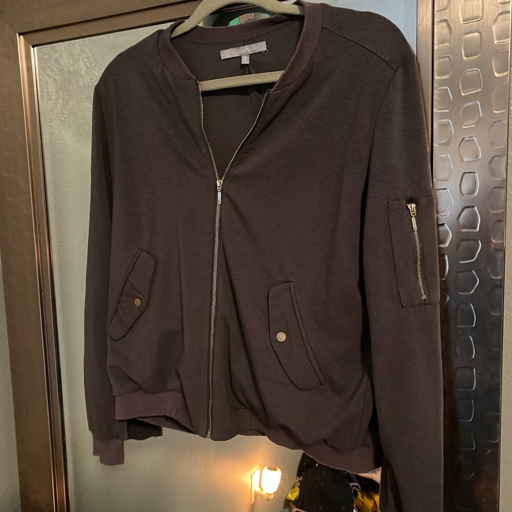 Light zip jacket